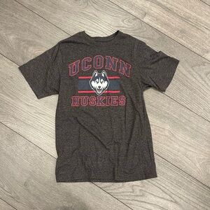 UConn t shirt